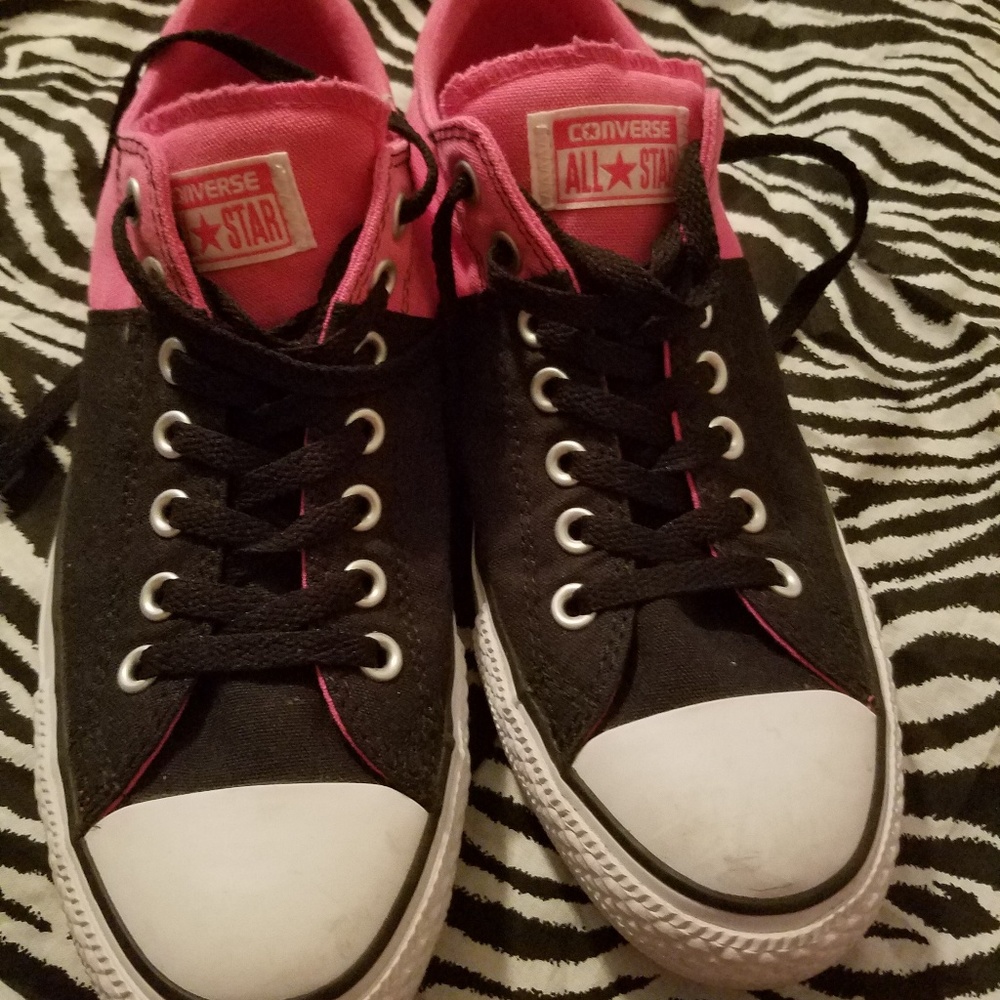Tennis shoes